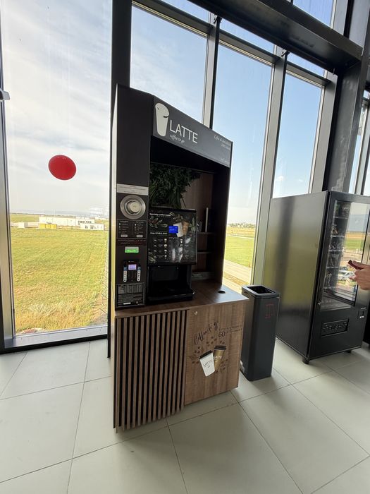 Vand sau schimb Coffee station / Aparat cafea self service marca Latte Romania