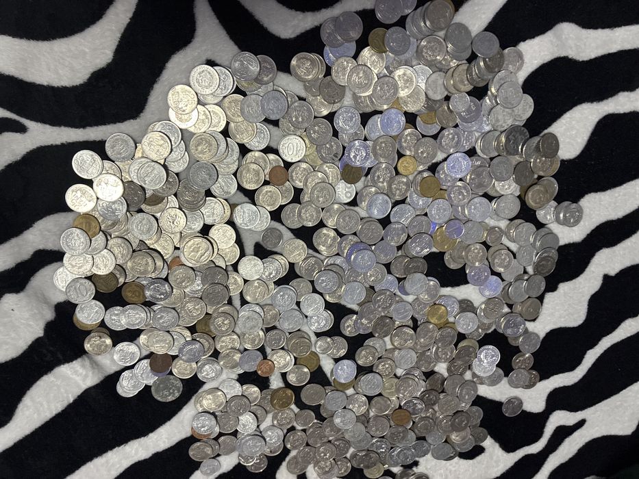 Vand monezi din diferite tari si romanesti