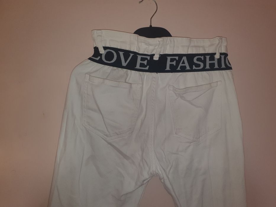 Два чифта дънки бяли и черни