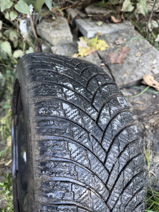 Продавам 4 броя железни джанти 15 цола за Golf 4 с гуми зимни195/50/15