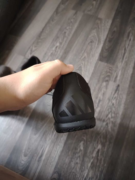 Продавам стоножки на Adidas оригинални нямат забележки 40 номер