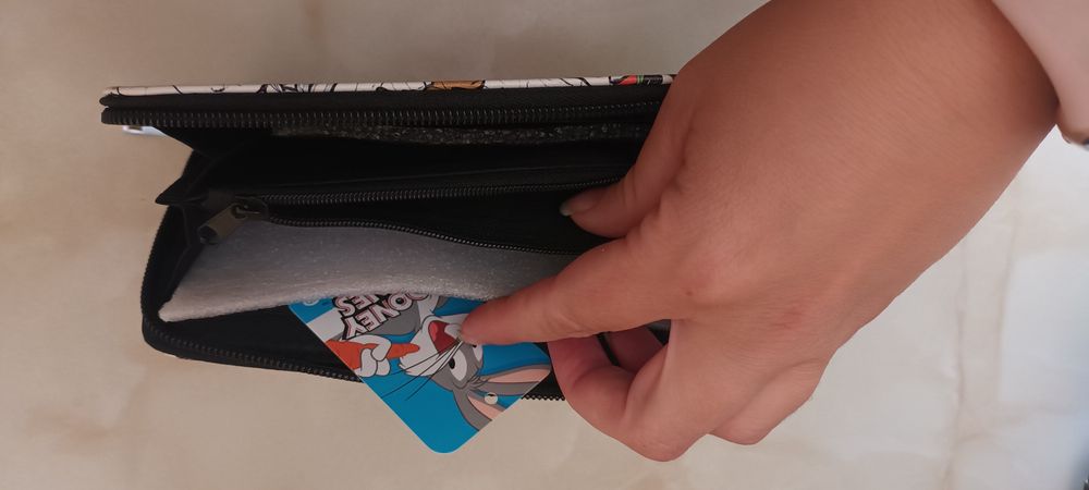 Чисто ново портмоне