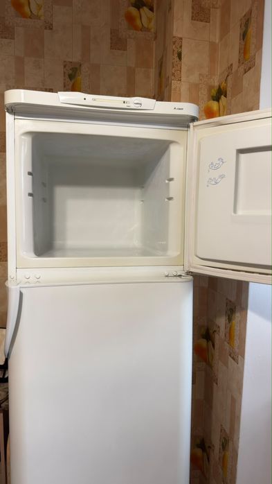 Холодильник Indesit, двухкамерный