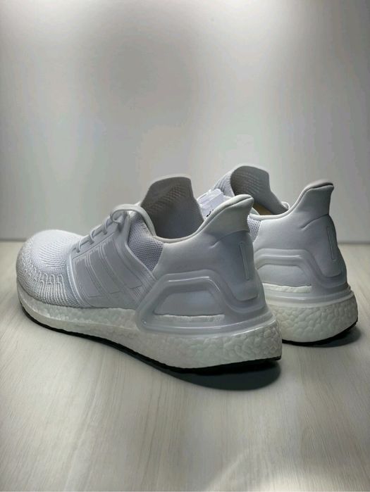 Оригинальные кроссовки Adidas UltraBoost 20
