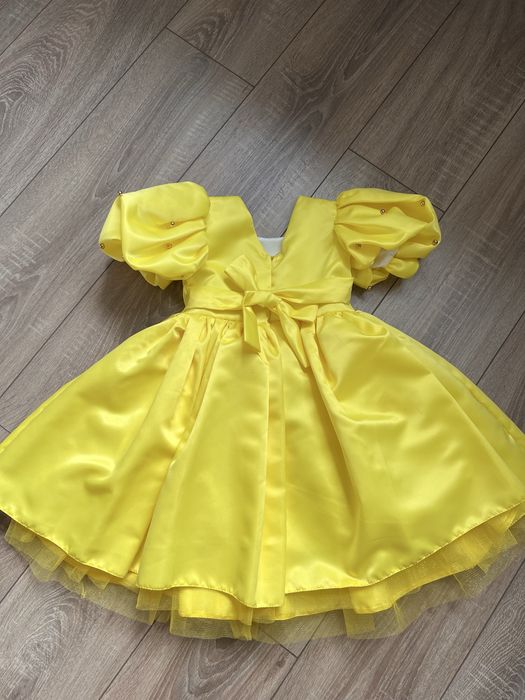 Продам платье нарядное для девочки