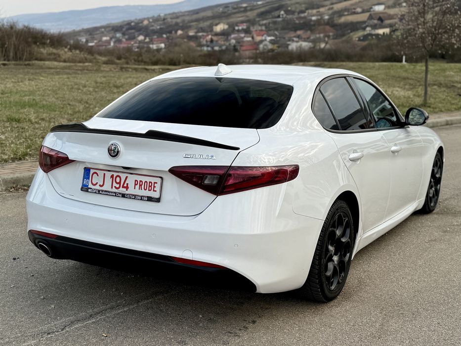 Alfa Romeo Giulia 2.2 Diesel 180 Cp Distronic Line Assist Bi-Xenon