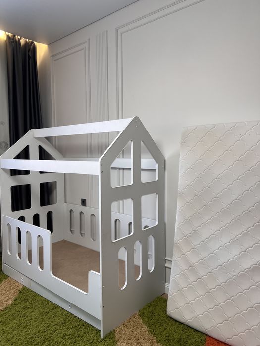 Срочно продаётся детская кровать-домик!