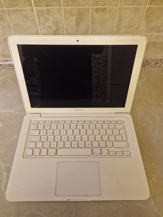 De vânzare macbook an 2009 funcțional cu alimentare originala