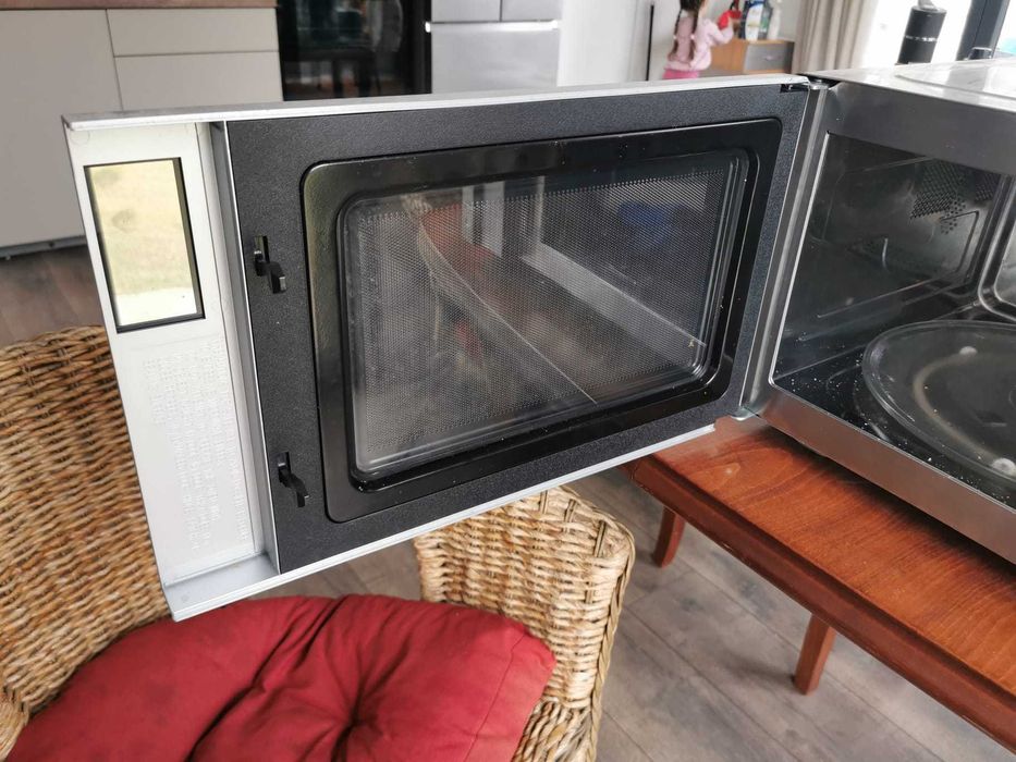Комбинирана микровълнова фурна Breville 25L с Грил и Конвекция (Инокс)