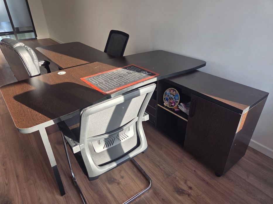 Мебель столы шкафы в офис