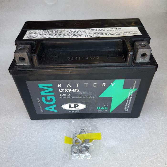 ACUMULATOR = (baterie) auto / moto .