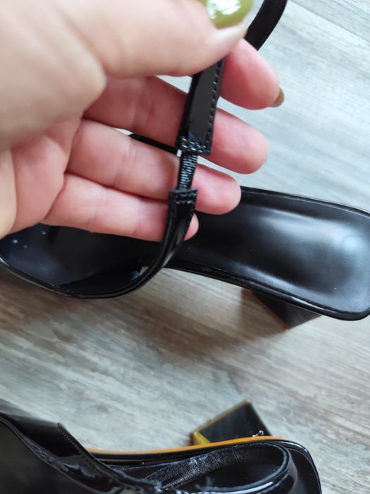 Официални обувки с отворена пета