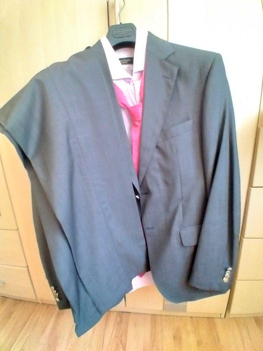 Мъжки костюм, риза и вратовръзка