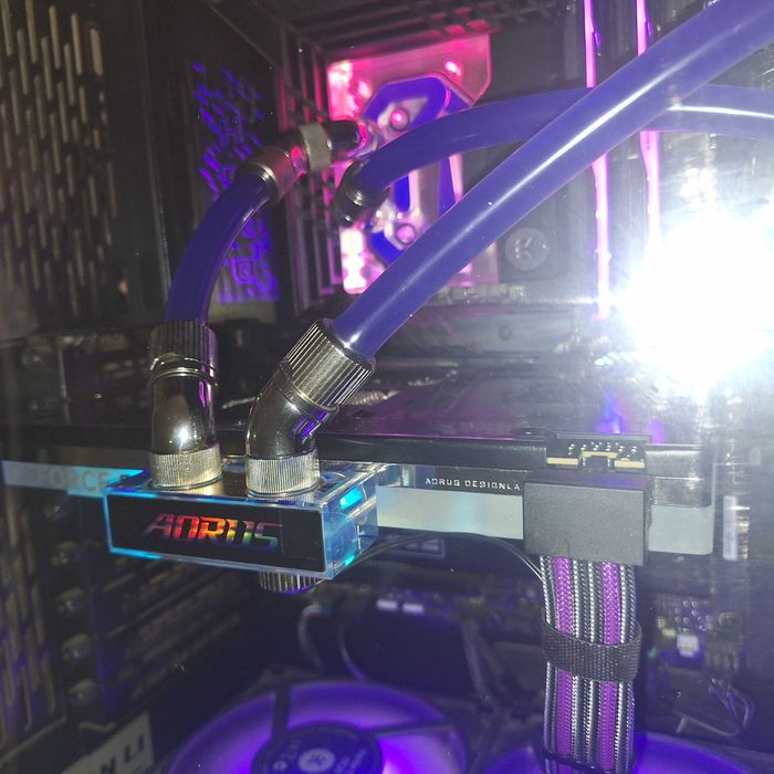 Gigabyte Aorus RTX 5090 XTREME Waterforce WB
