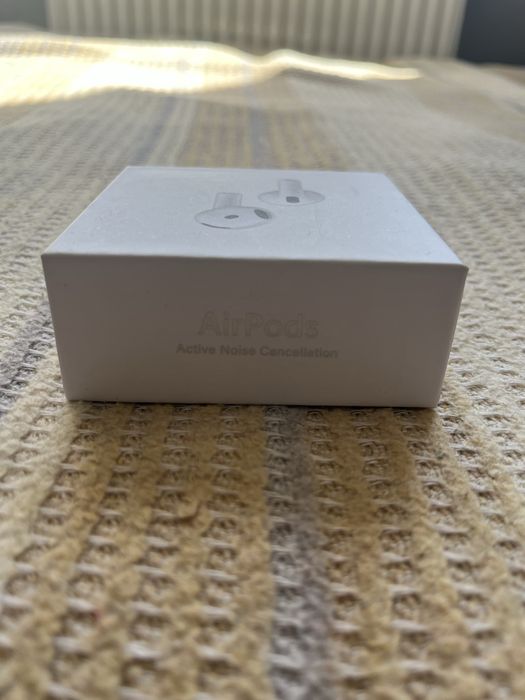 Airpods 4 Active noise cancellation