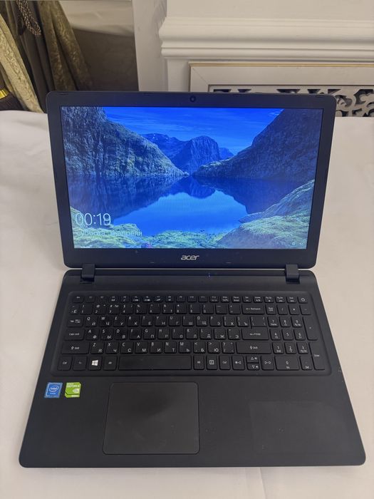 Acer ноутбук.