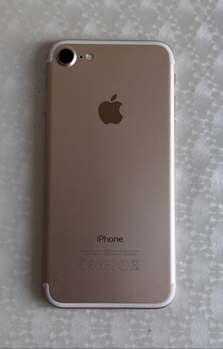 Продам Iphone 7 золотистый