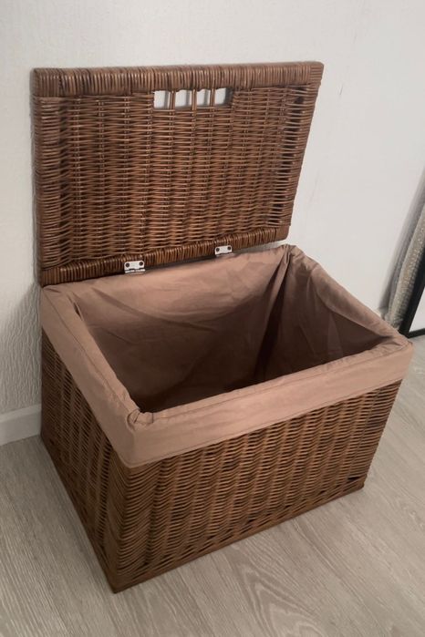 Сундук плетеный вручную.