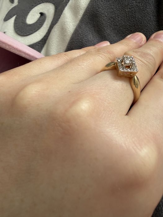 Золотое кольцо с бриллиантами