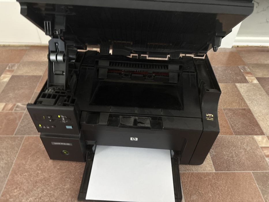 СРОЧНО Продам Принтер HP LaserJet M1132 MFP