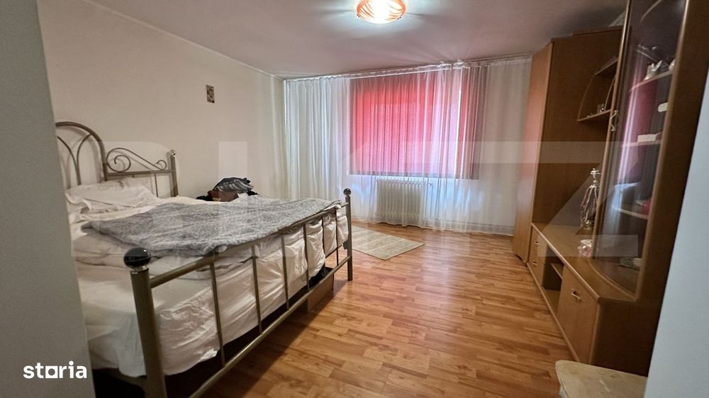 Casa spatioasa, complet mobilata, cu piscina si panouri fotovoltaice i