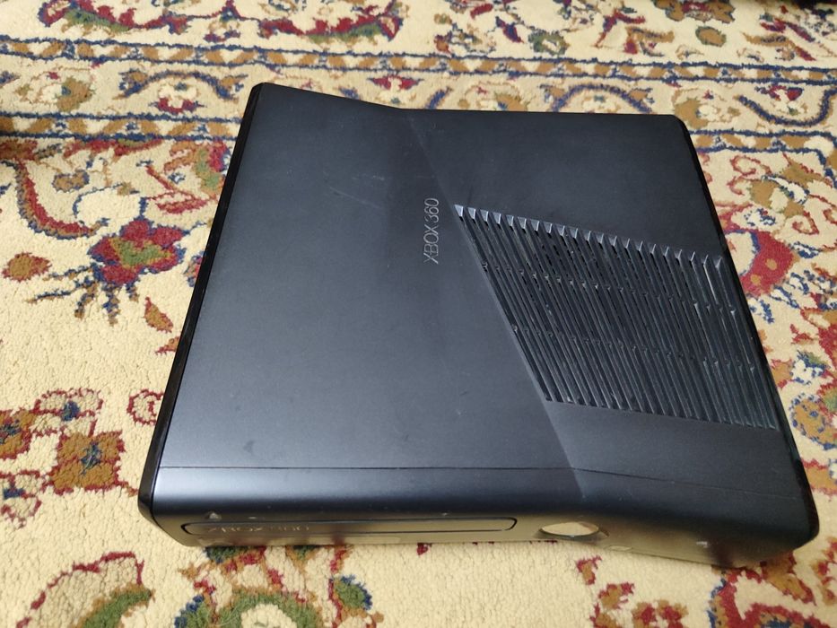 Продам Xbox360S срочно