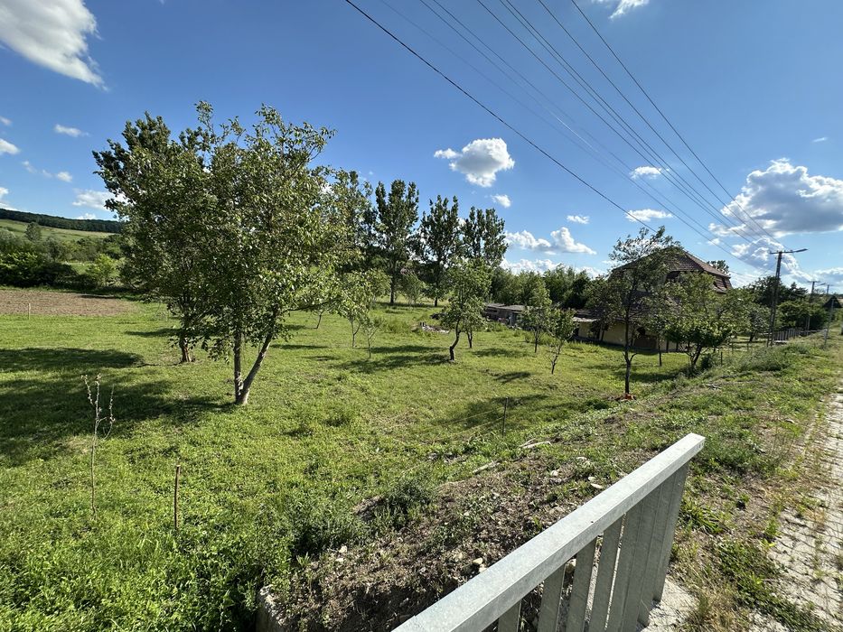 Casă de vânzare cu 64 arii teren