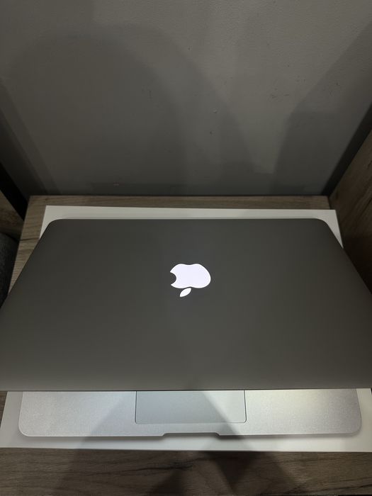 Mac Book Air 13-inch