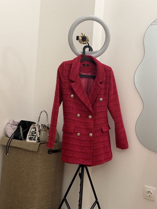 Цикламено сако от букле