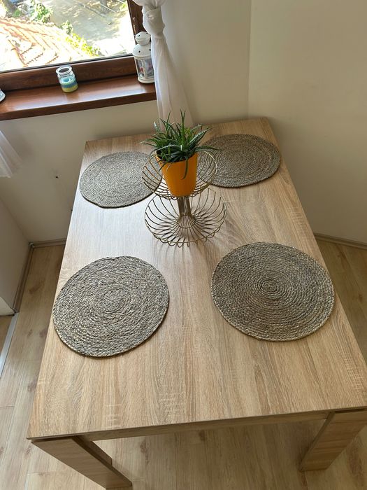 Дървена трапезна меса