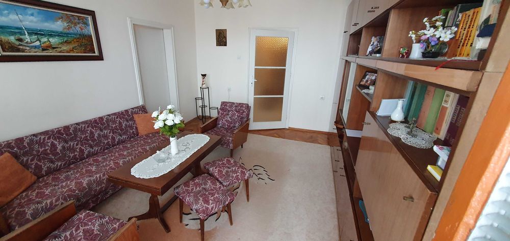 Продавам тристаен апартамент с к/с Лазур с уникална панорама