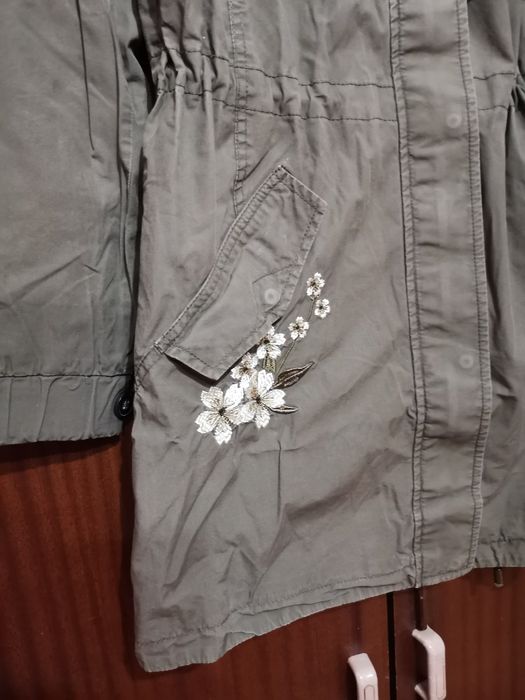 Зелена парка с бродерии