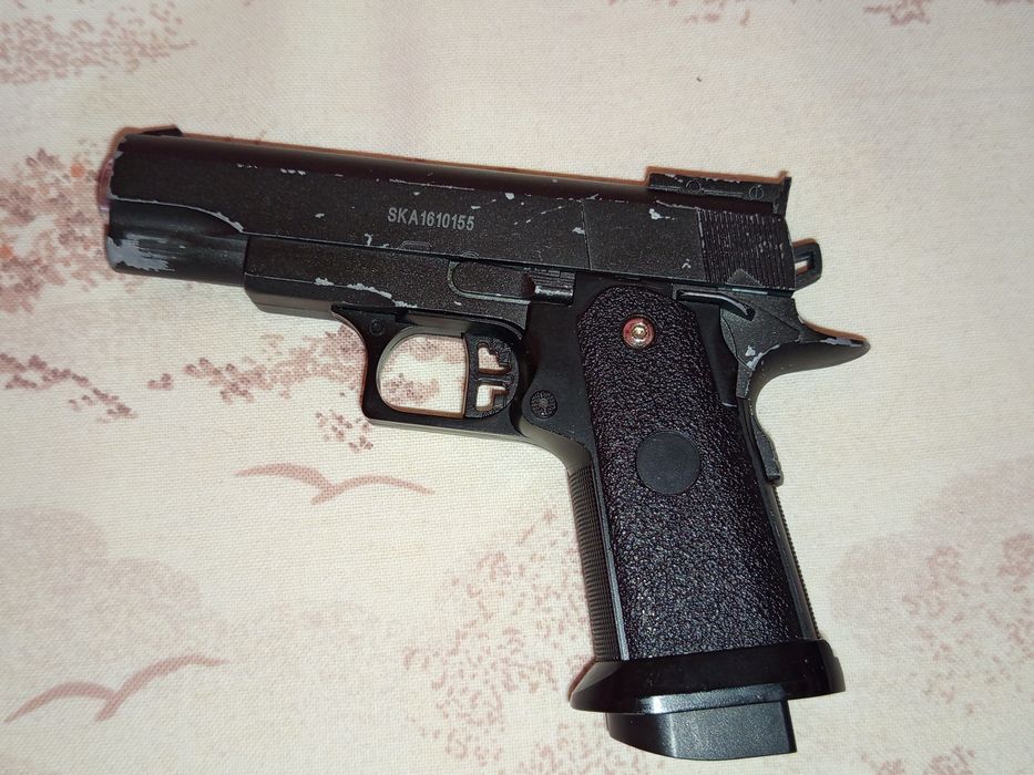 Pistol airsoft cu bile, full metal, foarte puternic