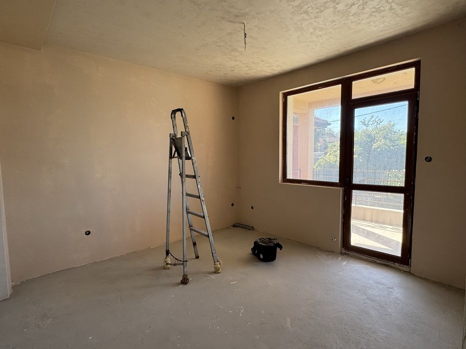 Нова Двуетажна Къща в Затворен комплекс с 300кв. двор в Гр. Търговище