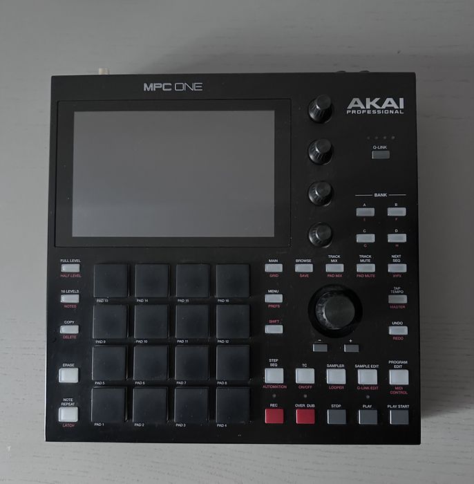 Akai MPC One - stare excelenta + SD Card 256GB