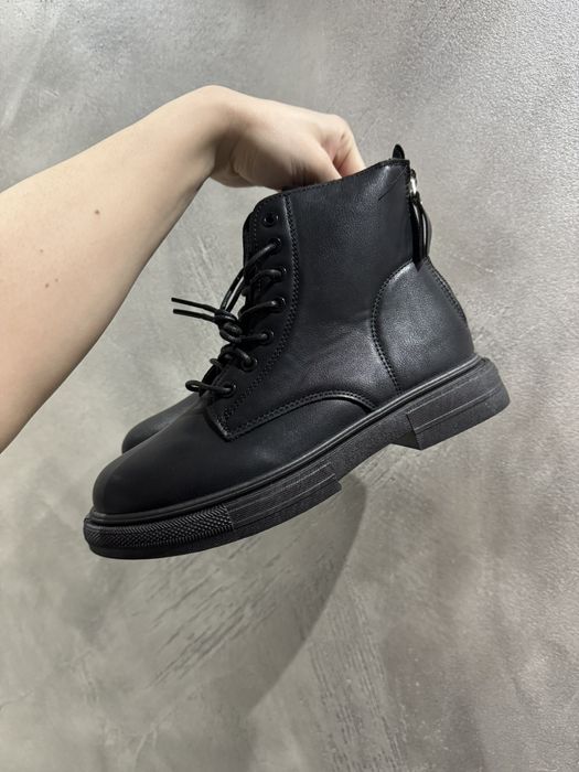 Кожени и велурени дамски боти