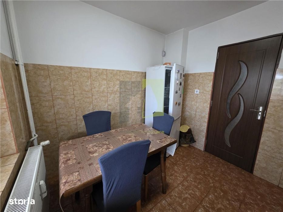 Camera de inchiriat  colega de apartament