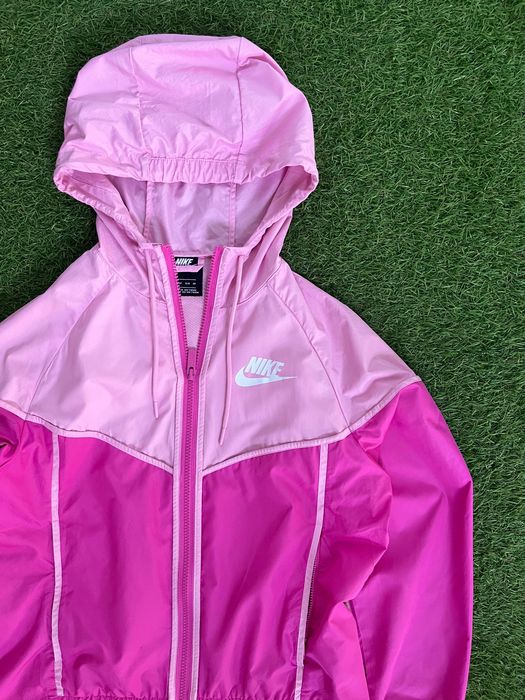 Дамско горнище / ветровка : Nike Wmns Sportswear Windrunner XS