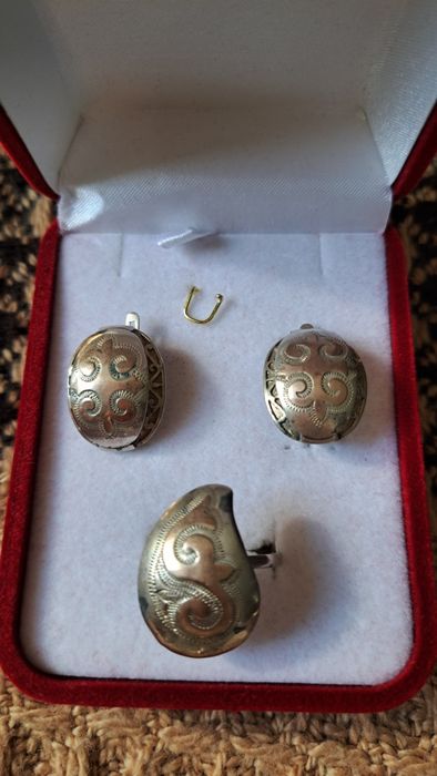 Серебрянные наборы серьги, кольцо,
