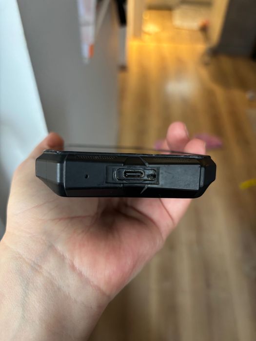 Продавам удароустойчив телефон Doogee V30 pro