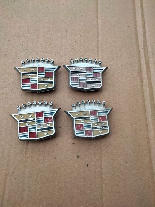 Значки Кадилак оригигал