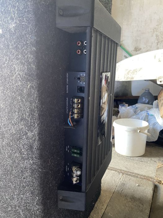 Продам короб с усилителем и блин