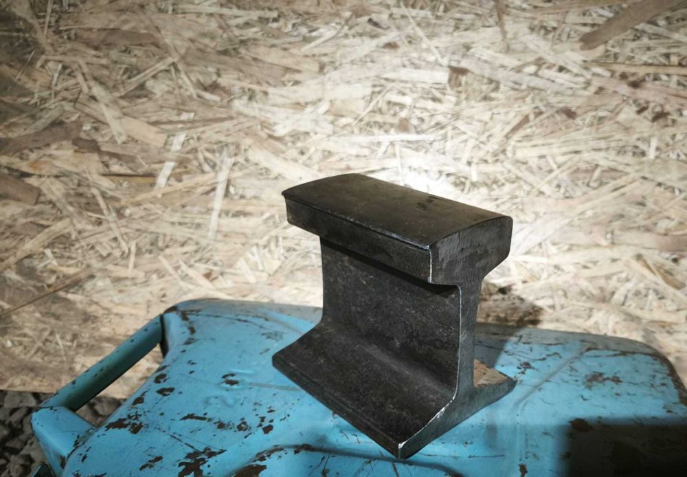 Продам наковальню новую