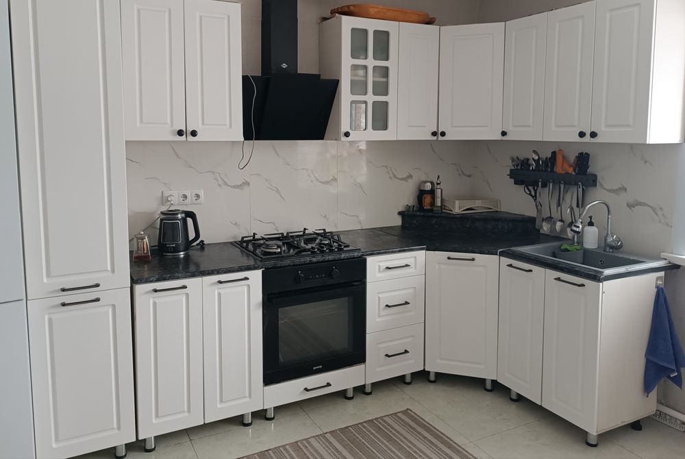 Продам кухонный гарнитур в хорошем состоянии.