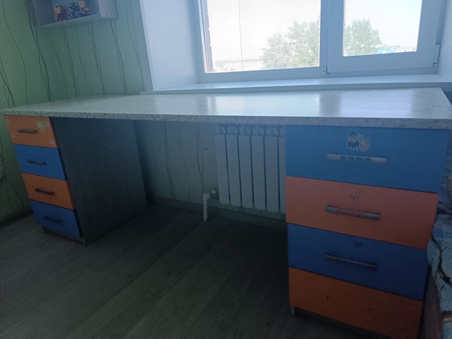 Стол письменный б/у в отличном состоянии