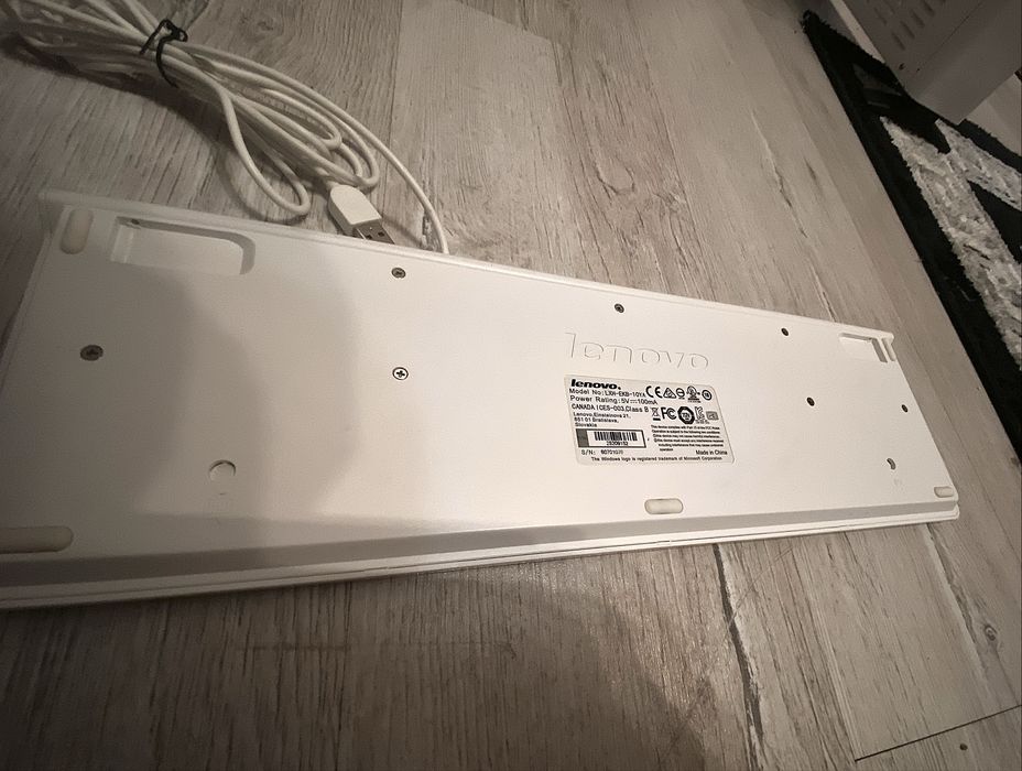 Vand tastatura de la LENOVO