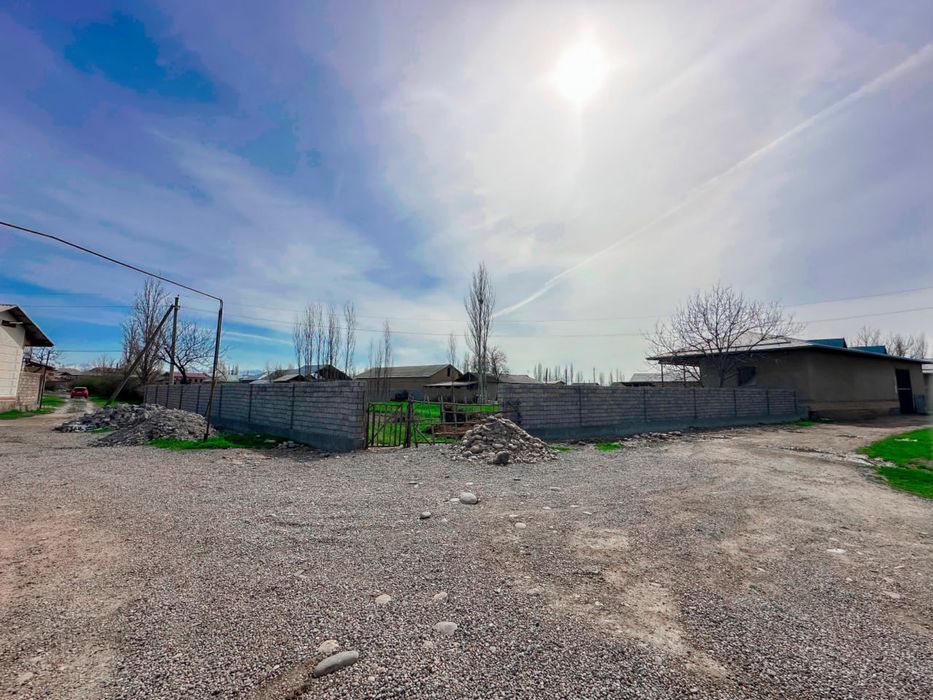 Yangi Toshkentdan  12 sotix sotiladi.