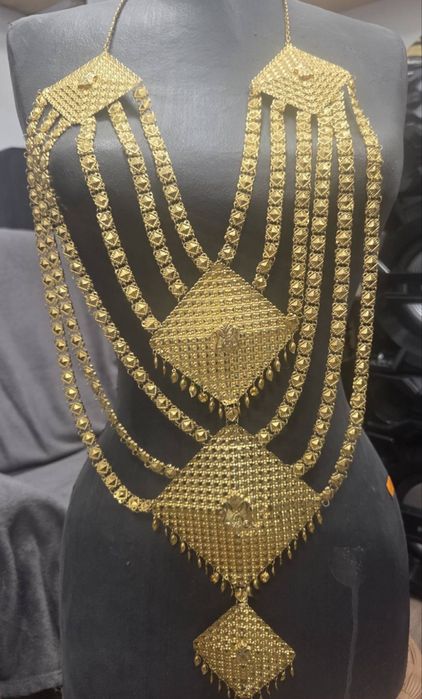 Златен синджир с накити