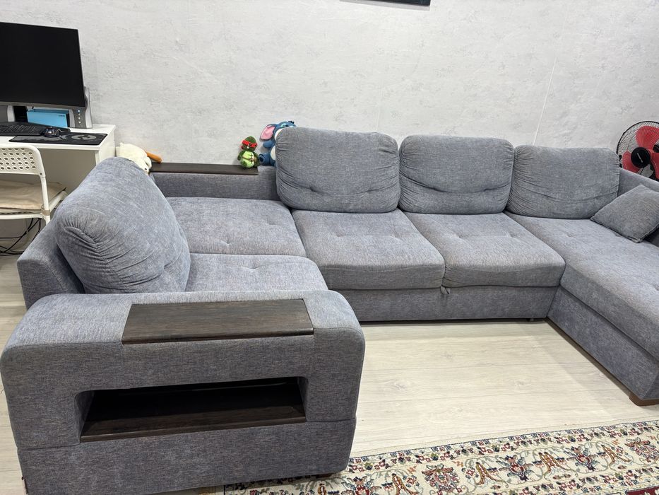 Продан Большой диван