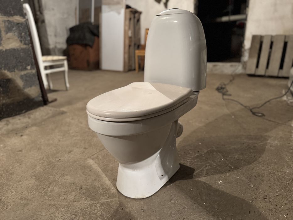 Продам  унитаз  в хорошем состоянии 12тыс